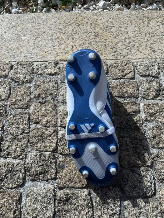 Chuteira adidas