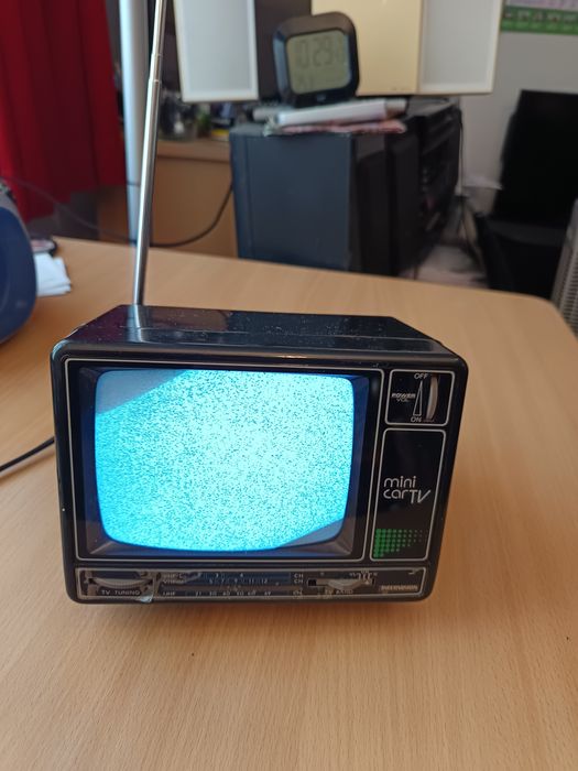 Telewizorek mini Intervision