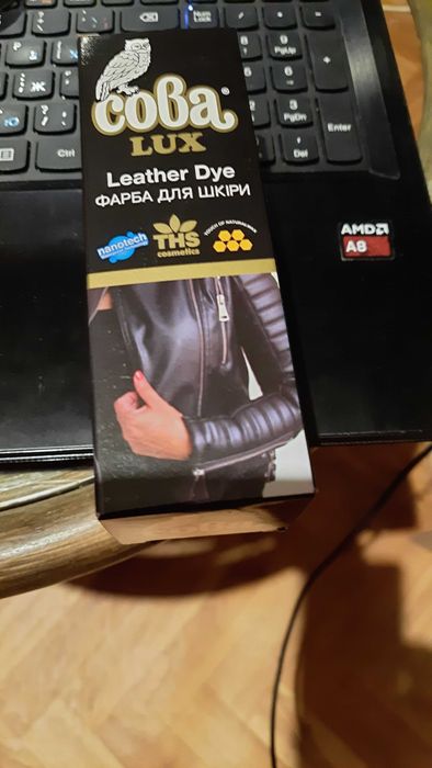 Черная краска для кожи сова.