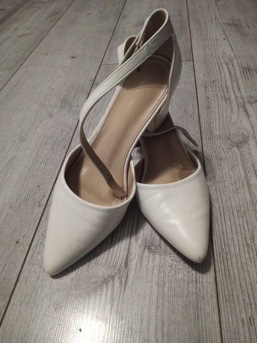 Sprzedam buty białe Jenny Fairy