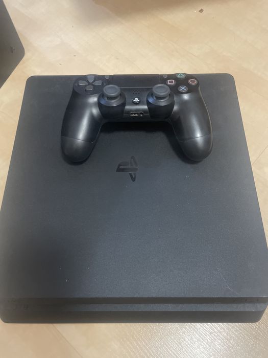 Konsola ps4 slim 1tb z orignalnym padem