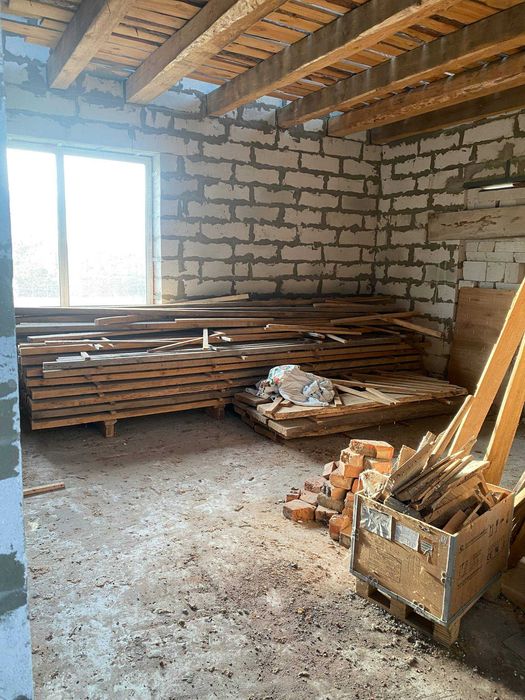 Будинок з приватизованим великим участком в с. Салтикова Дівиця
