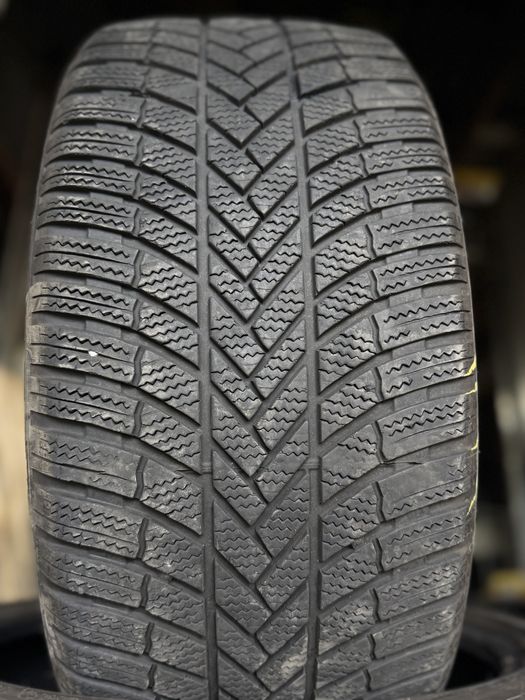255/40-19 Bridgestone blizzak шини