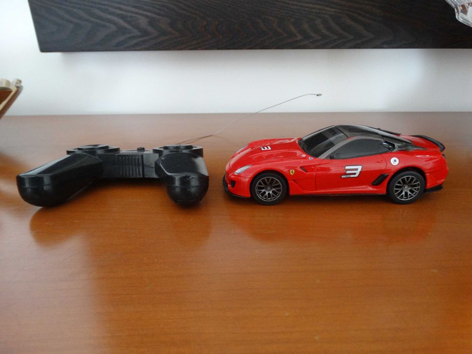 Carro telecomandado a pilhas