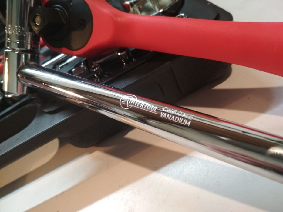 Набір інструментів 108 одиниць  1/2", 1/4" INTERTOOL ET-6108