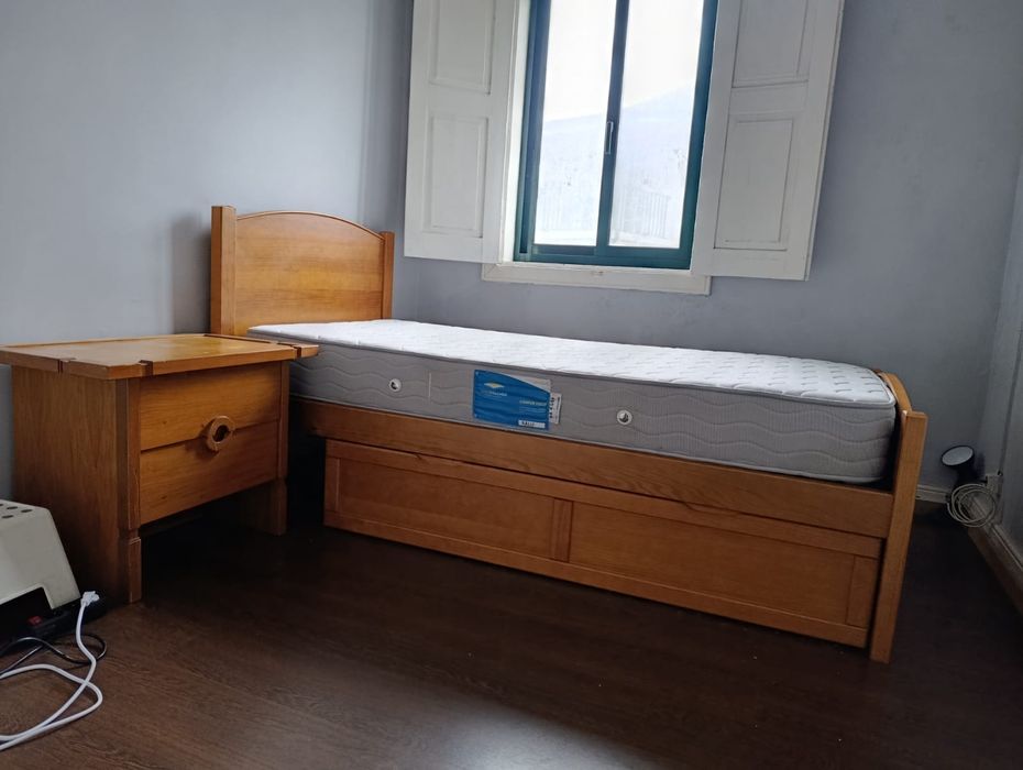 Cama solteiro conservada