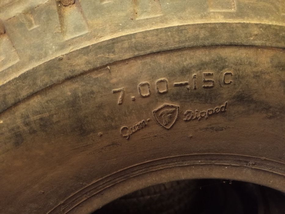 Pneus completamente novos