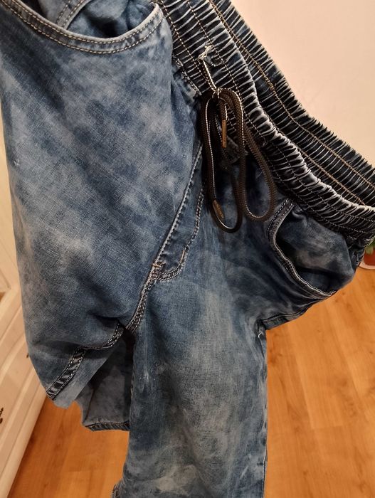 JEANS. Ładne krótkie spodenki męskie