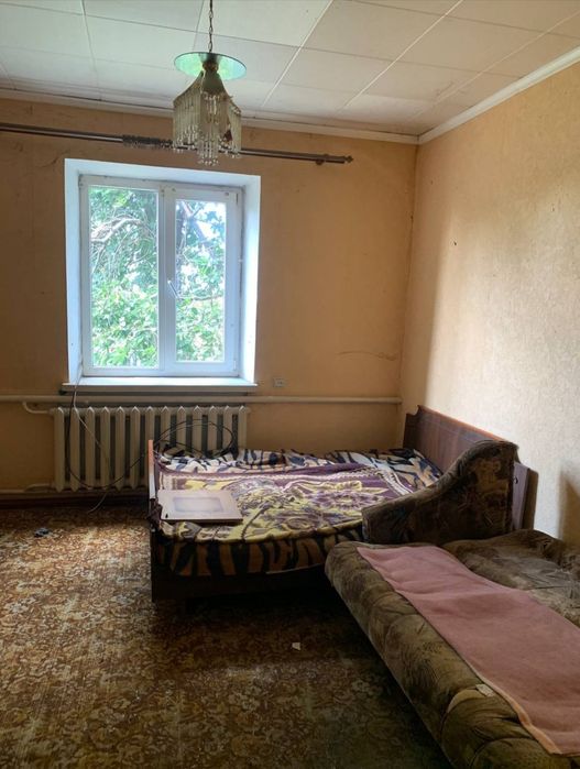 Кошманівка. Продаж окремого, добротного будинку з комунікаціями.