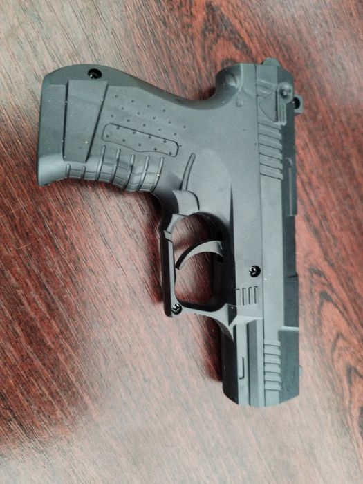 іграшковий пістолет на пластикові пульки