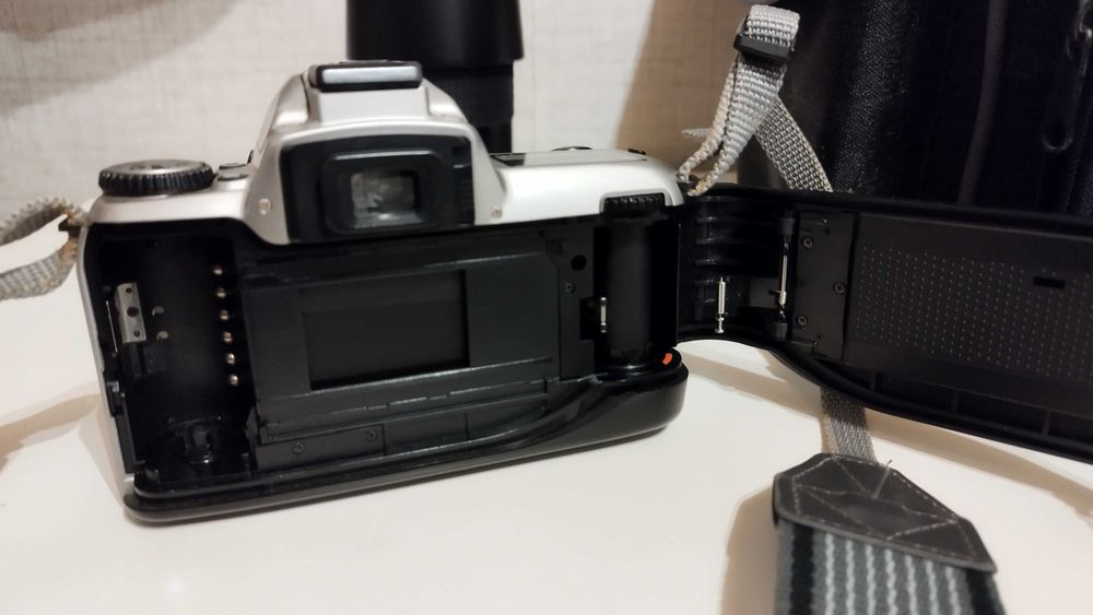 KIT Câmara Fotográfica Nikon F 65 + extras (Analógica - película)