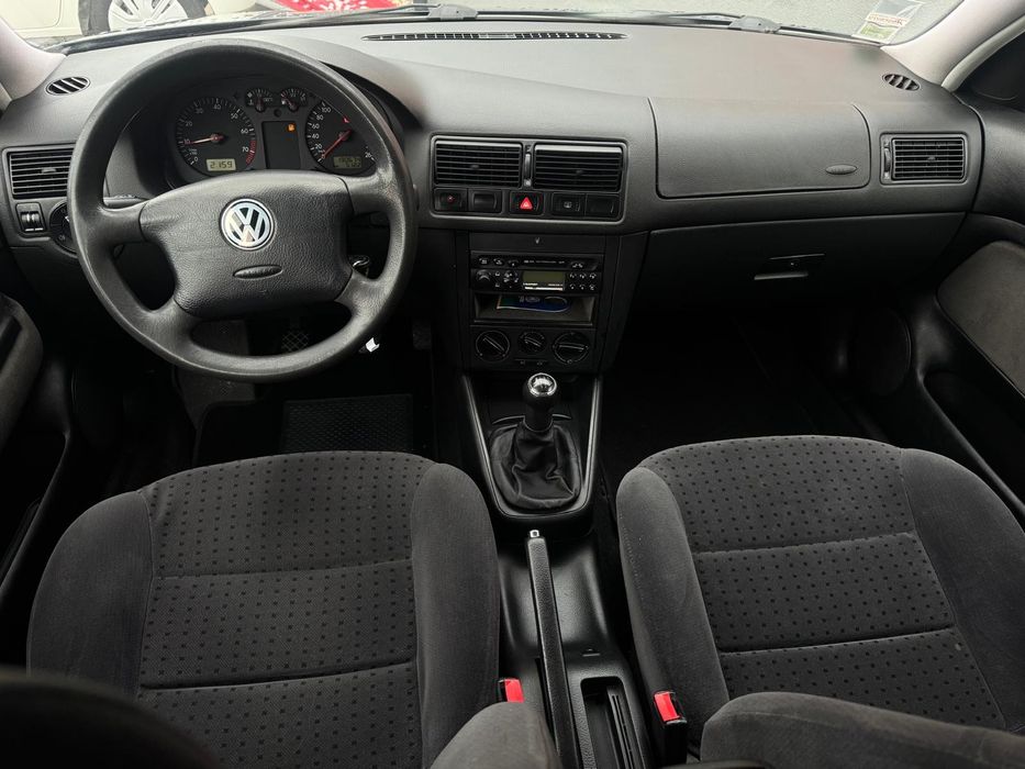 Volkswagen Golf IV 1.6i 25 Anos por 110€ mes
