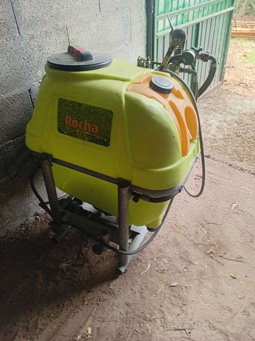 Deposito cura para trator