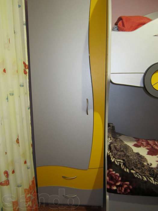 детская мебель с двух-ярусной кроватью для двоих детей