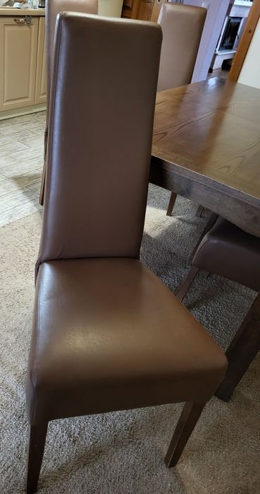 Обідній стіл з стільцями