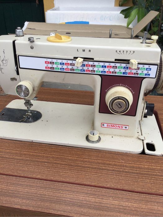 Maquina de costura com motor eletrico