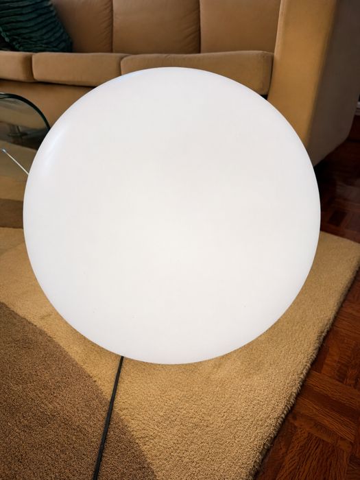 Candeeiro de Chão em Formato de Bola Ø46 cm – Luz Ambiente