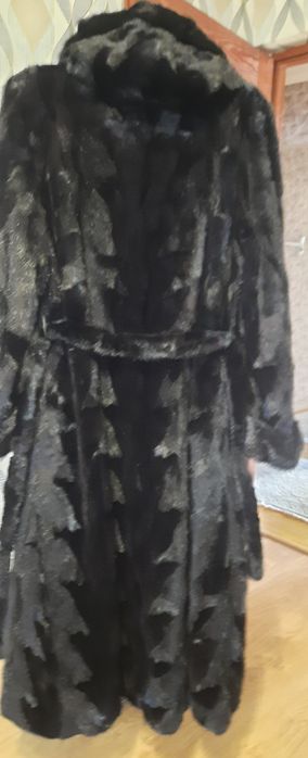 Продам норкову шубу