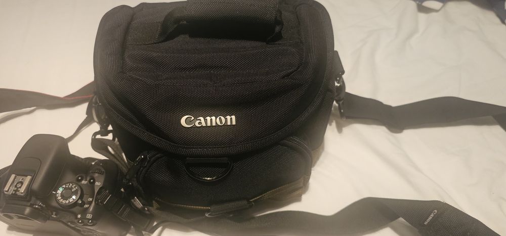 Máquina fotográfica CANON 600D