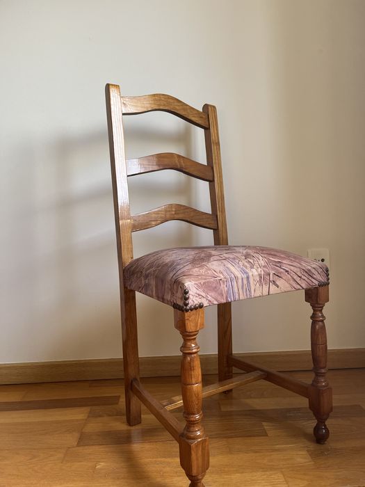 Cadeira de madeira maciça