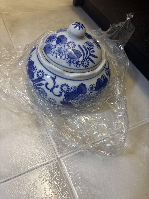 Caixas decorarivas em esmalte azul e porcelana