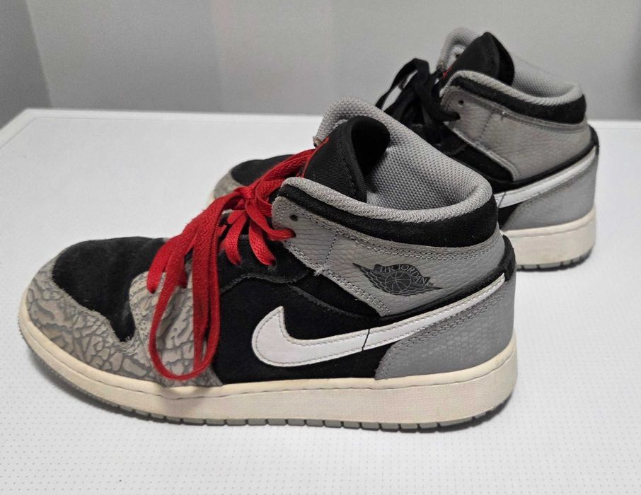Buty młodzieżowe Nike Jordan 1 Mid Elephant Print czarno-szare rozmiar 37,5