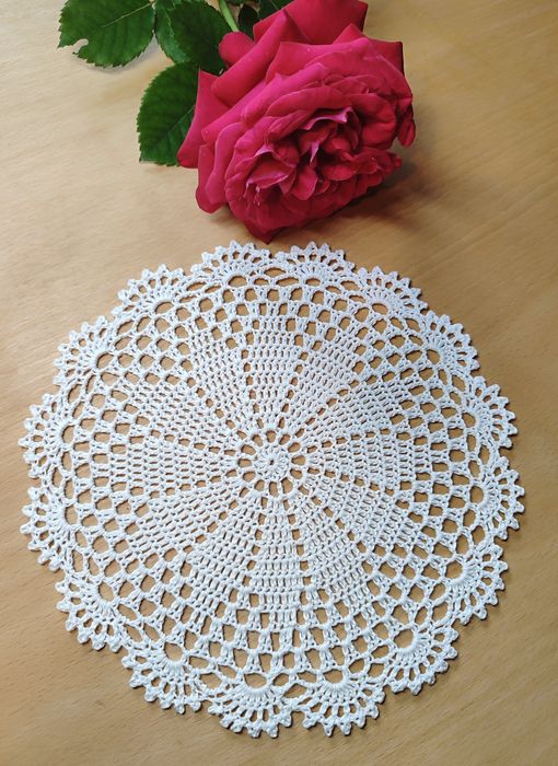 Серветка ажурна в'язана гачком Для інтер'єру подарунок як декор