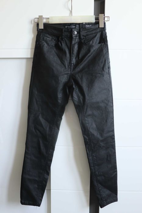 !Nowe z metką! Czarne "skórzane" skinny push up Stradivarius, 36!