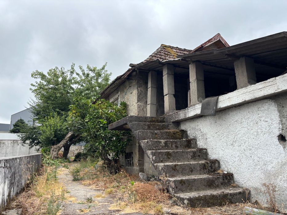 Vende-se Casa e Terreno