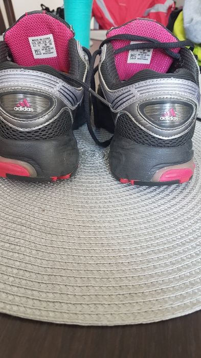 Buty sportowe firmy Adidas, rozm.38