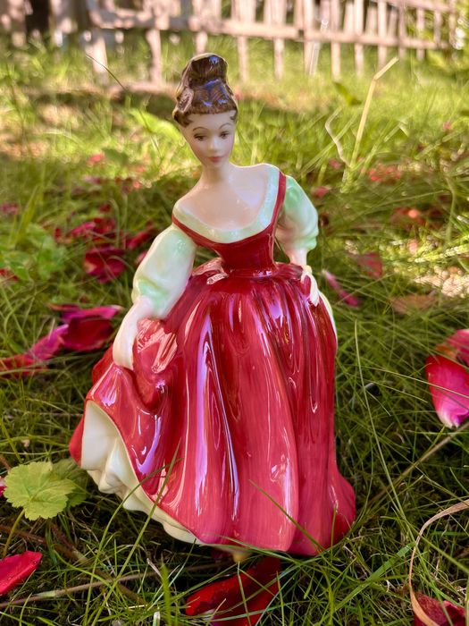**DAMA ROYAL DOULTON Figurka Lalka Kolekcjonerska Anglia Porcelana