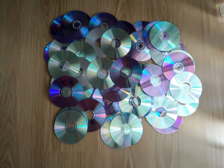 Lote de 120 CD's , usados, inutilizados e obsoletos .