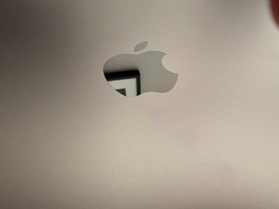 MacBook Air 13,6" M3 | 16 GB RAM | 512 GB SSD – Stan Idealny (Zestaw + Akcesoria)