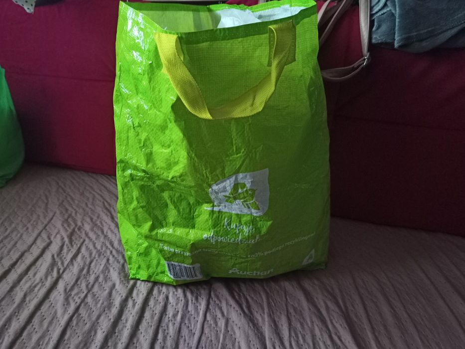 Duża torba ubrań damskich