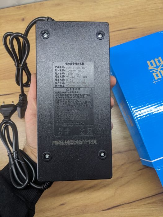 Зарядний пристрій електроскутера 72V 5-10А Li-ion