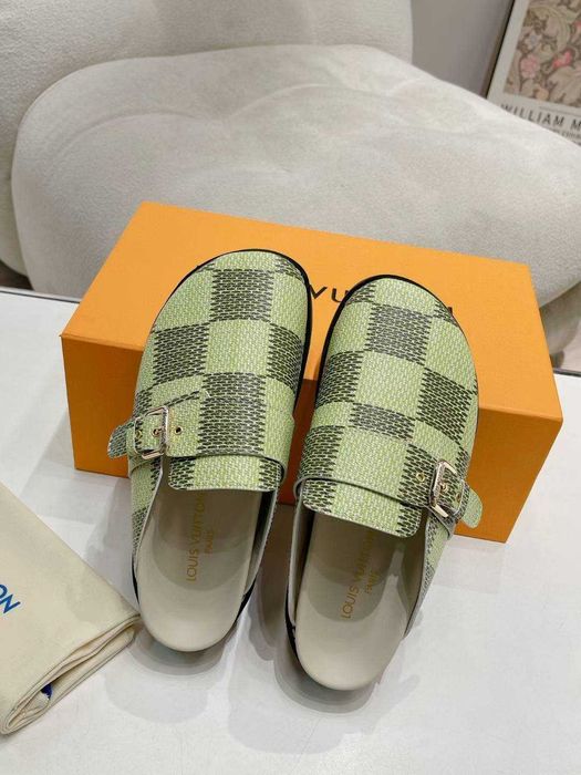 Louis Vuitton Buty, sandaly klapki, skora 180205