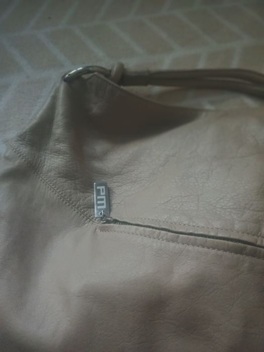 Piękna skórzana stylowa torebka ,beż ,na ramię