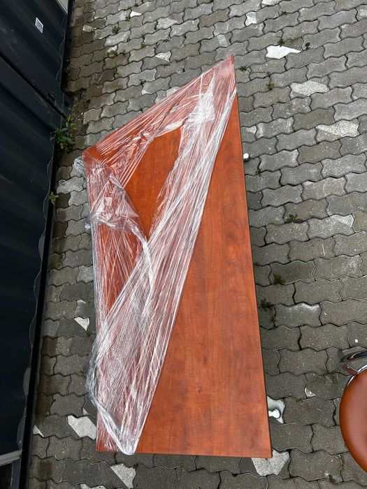 Asymetryczny stół