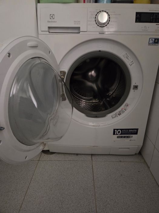 Máquina de lavar e secar roupa Electrolux DualCare