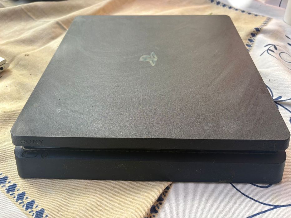 Playstation 4 Slim Com 1 comando.