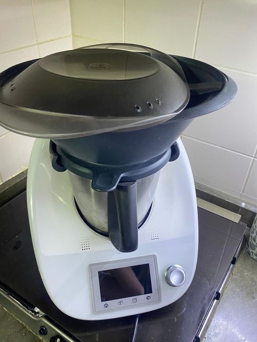 Bimby tm5 como nova, com todos os utensílios incluídos