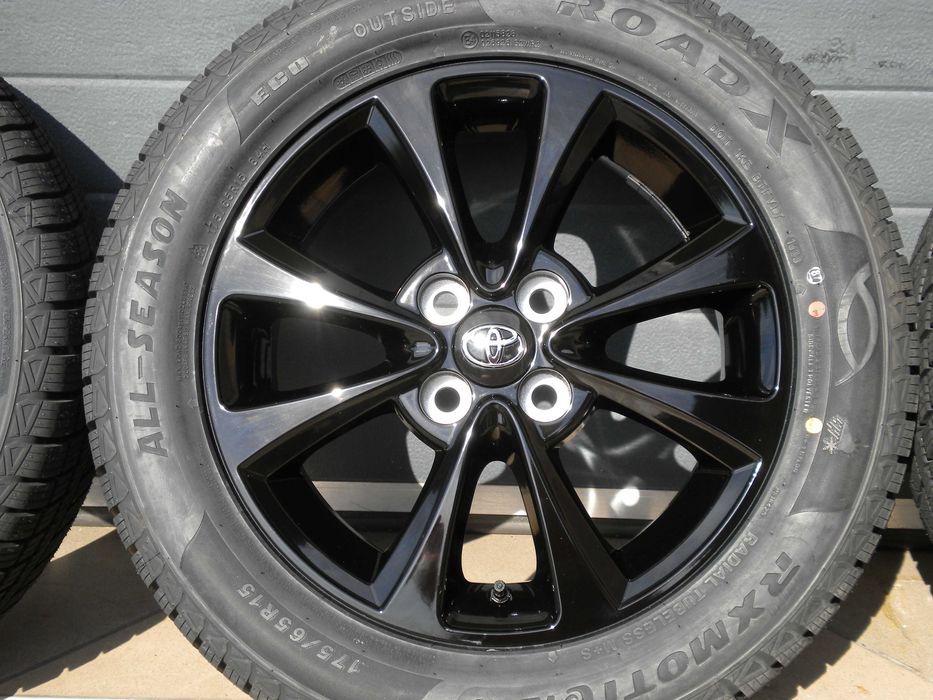 Nowe koła aluminiowe wielosezonowe 15 4x100 Toyota Yaris TPMS