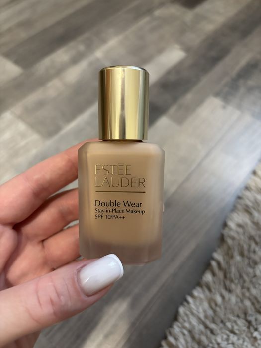 Тональний від Estee Lauder привезений із-за кордону