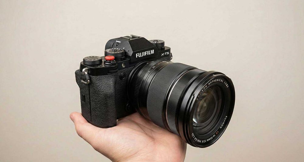 Fujifilm X-T5 Black + 16-55mm f2.8 Pro + 35mm f2 - Full Set