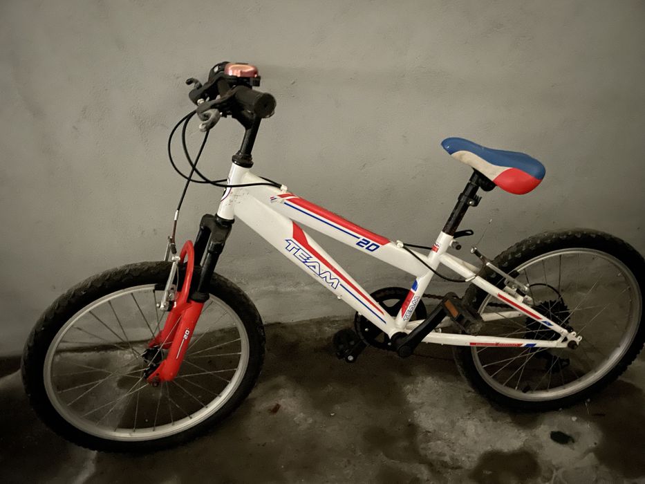 Bicicleta de crianca em excelente estado, roda 20, com mudancas!