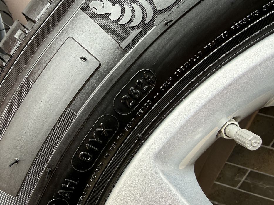 Новий фабричний комплект колеса гума диски резина Mercedes Sprinter Спринтер W907 W910 R17 з тестового авто 320 км