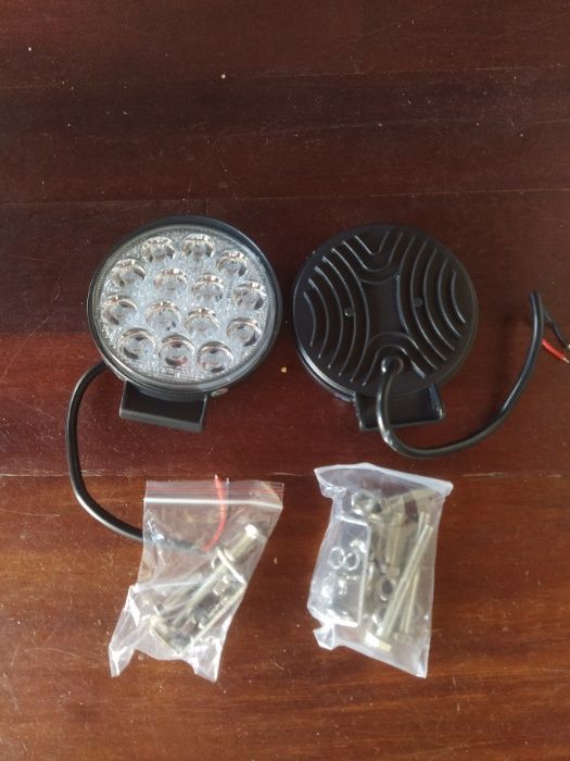 FAROIS LED 42W NOVOS tratores, jipes, camiões, reboques
