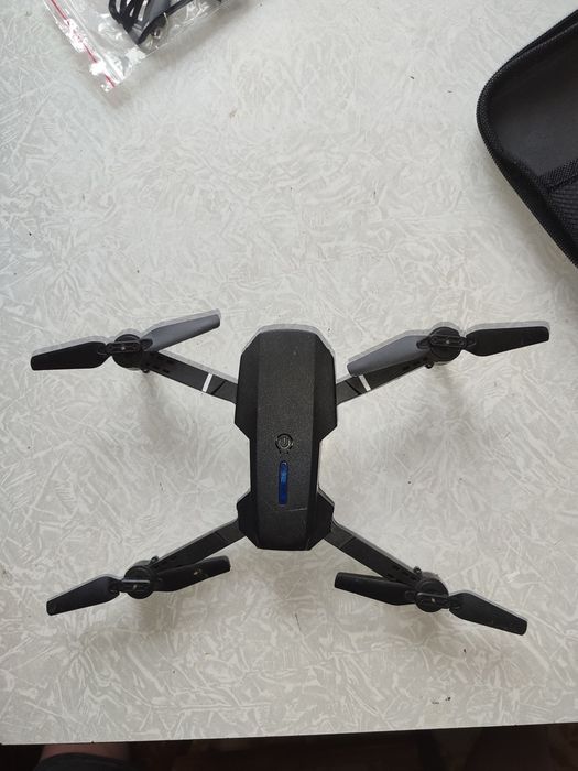 Дрон з кейсом для розваг