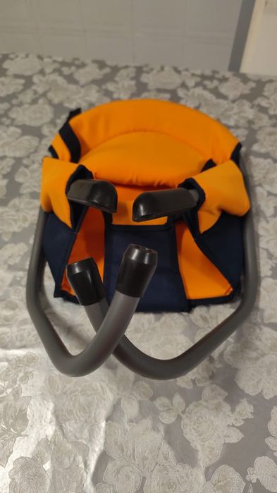 Cadeira de bebe portatil de fixaçao
25€