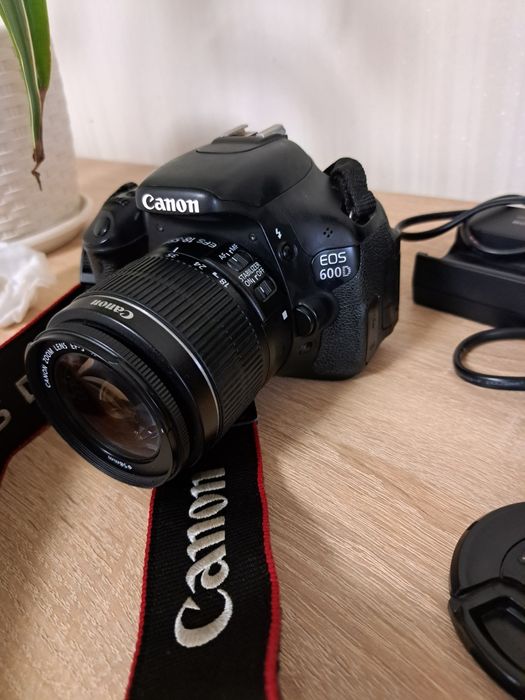 Фотоапарат Canon EOS 600D